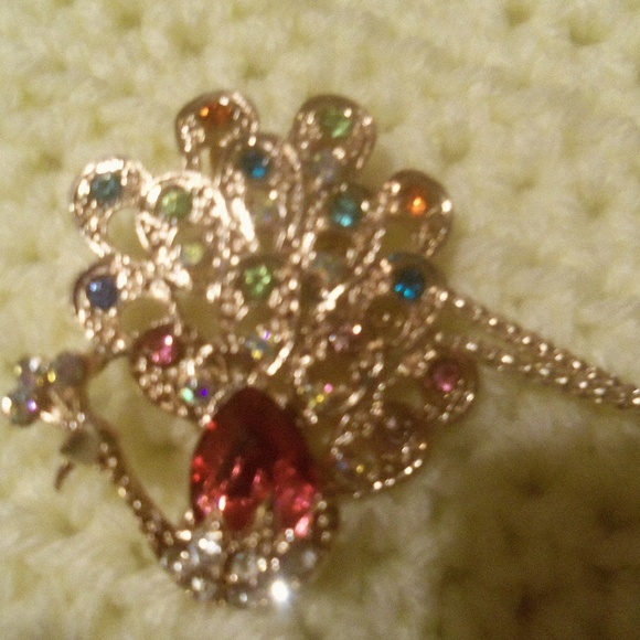 ๐Peacock Crystals Necklace Colorful & Shiny๐ - Picture 3 of 4